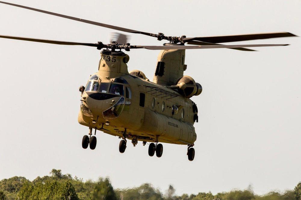 ŠIROKO! 70 AMERIČKIH VOJNIH HELIKOPTERA STIGLO U GRČKU: Naoružani izviđački OH-58D i transportni CH-47 zvanično u upotrebi od juna! (VIDEO)
