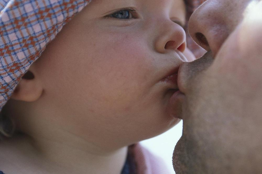 MAMA, LJUBIO SAM SE SA MARKOM! OVA PRIČA JE PODELILA SRBIJU! Mamu nije potresao poljubac sa dečakom, ali EVO ČIME JE ZGROŽENA!