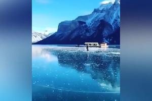 KAKVA LEPOTA I UŽIVANJE! Ovo mesto u Kanadi sve posetioce ostavlja bez daha, a tek kada osetite čari klizanja po jezeru! (VIDEO)