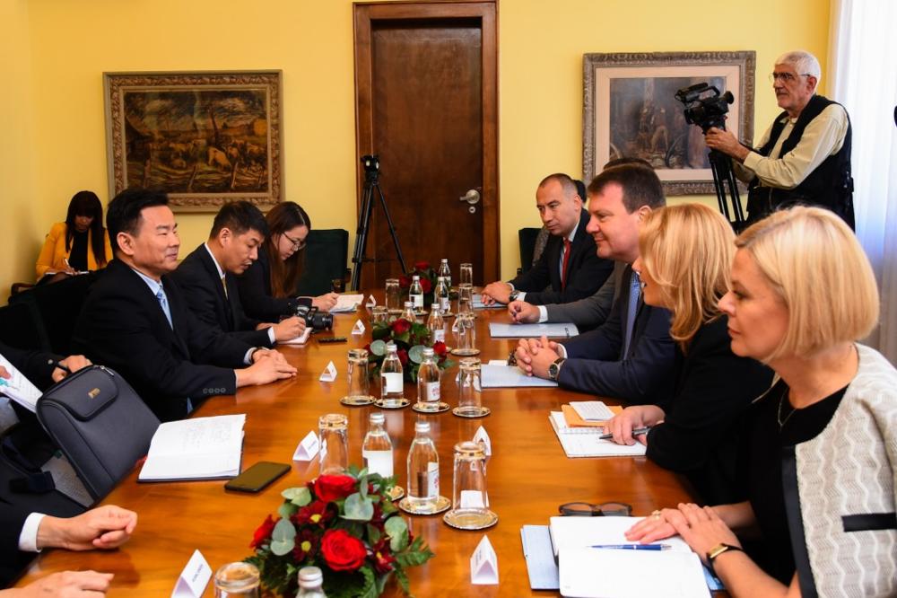 POKRAJINSKA VLADA: Predsednik Mirović primio delegaciju kineske provincije Hajnan