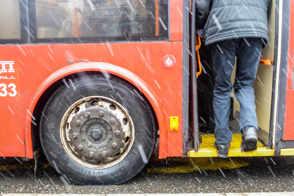 HOROR U MIRIJEVU: Autobus pregazio deku (80), Hitna pomoć mogla samo da konstatuje smrt