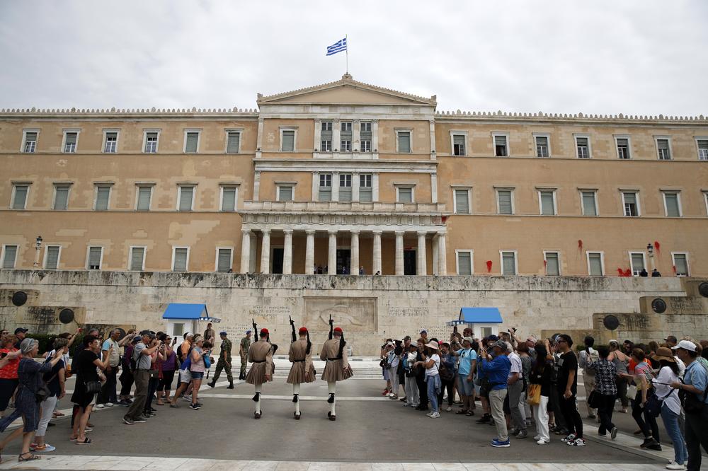 PAŽNJA, NE PUTUJTE U GRČKU: Putnici iz Srbije doleteli avionom u Atinu, turisti vraćeni, ostali poslati u karantin