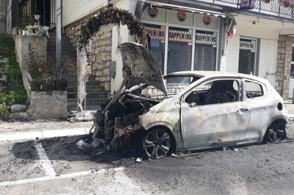 POŽAR NA PARKINGU U KARAĐORĐEVOJ U NOVOJ VAROŠI: Auto predsednika Skupštine opštine potpuno izgoreo