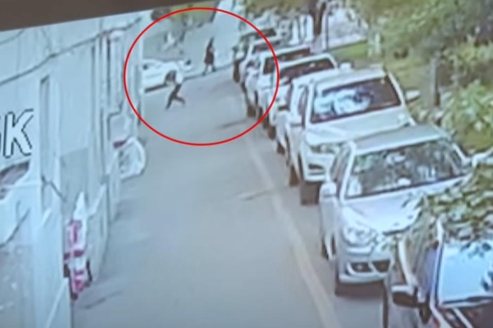 SUPERHEROJ POSTOJI: Dete je padalo sa 5. sprata, ali ovaj mladi Kinez je uspeo da ga spase!    Krenuo je da ga uhvati i više se ničeg ne seća! (VIDEO)
