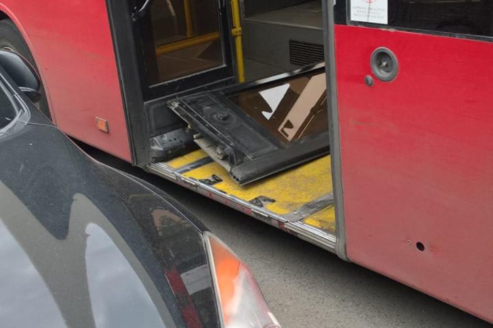 HOROR NA GRADSKOJ LINIJI 84: Vrata autobusa pala na putnika