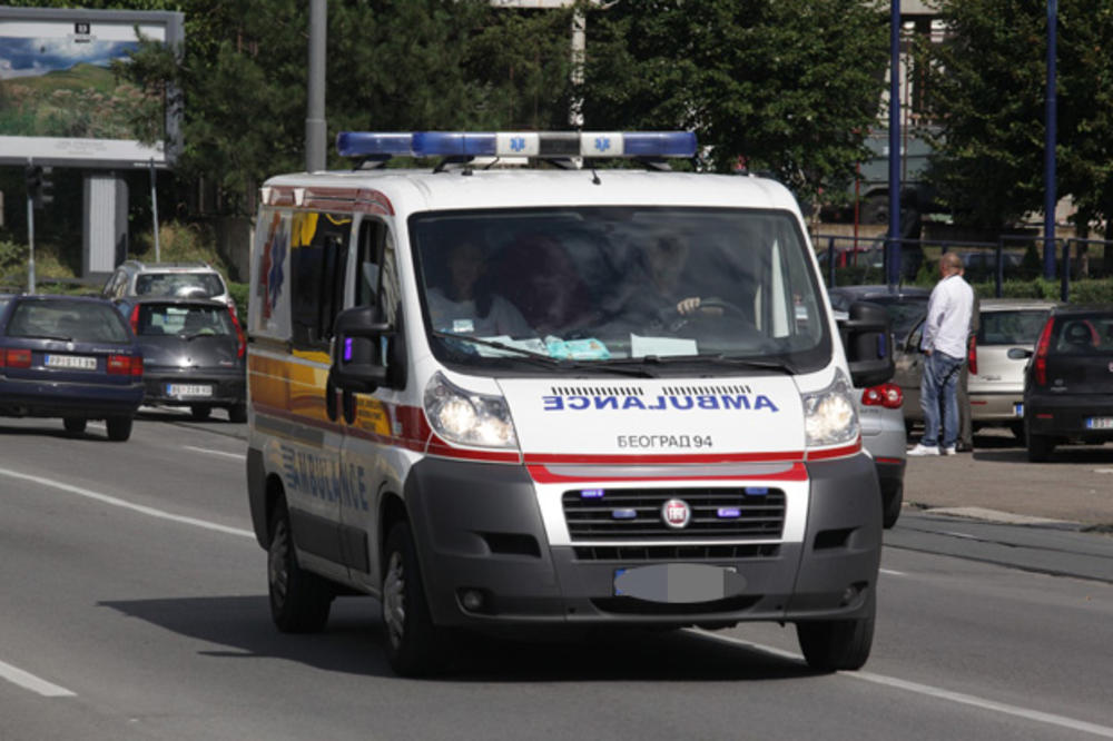 SUDAR NA AUTO-PUTU KOD STUDENTSKOG GRADA: Povređeno dete (11), hitno prevezeno u Tiršovu