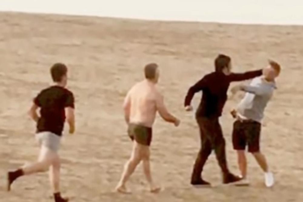 MOMAČKO VEČE SE PRETVORILO U ŽESTOKU TUČU: Zločesti dečko engleskog fudbala izazvao incident na plaži! Udarci sevali na sve strane! UZNEMIRUJUĆI VIDEO