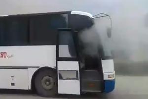 HAOS NA PUTU KOD TESLIĆA: Zapalio se autobus koji je prevozio učenike (VIDEO)