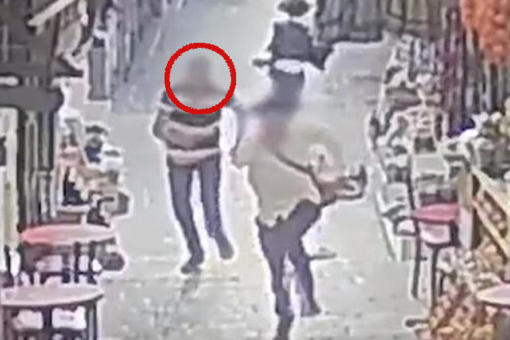 POBESNELI PALESTINAC (19) SEKAO NOŽEM U JERUSALIMU: Uspeo da napadne dvoje pre nego što ga je policija usmrtila (UZNEMIRUJUĆI VIDEO 18+)