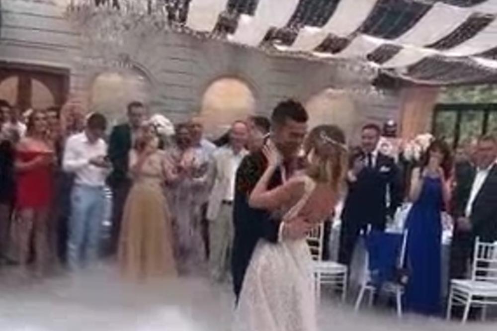 RADOSNE VESTI ZA GROBARE: Oženio se Lola Smiljanić! Ovako je izgledao prvi ples (VIDEO)