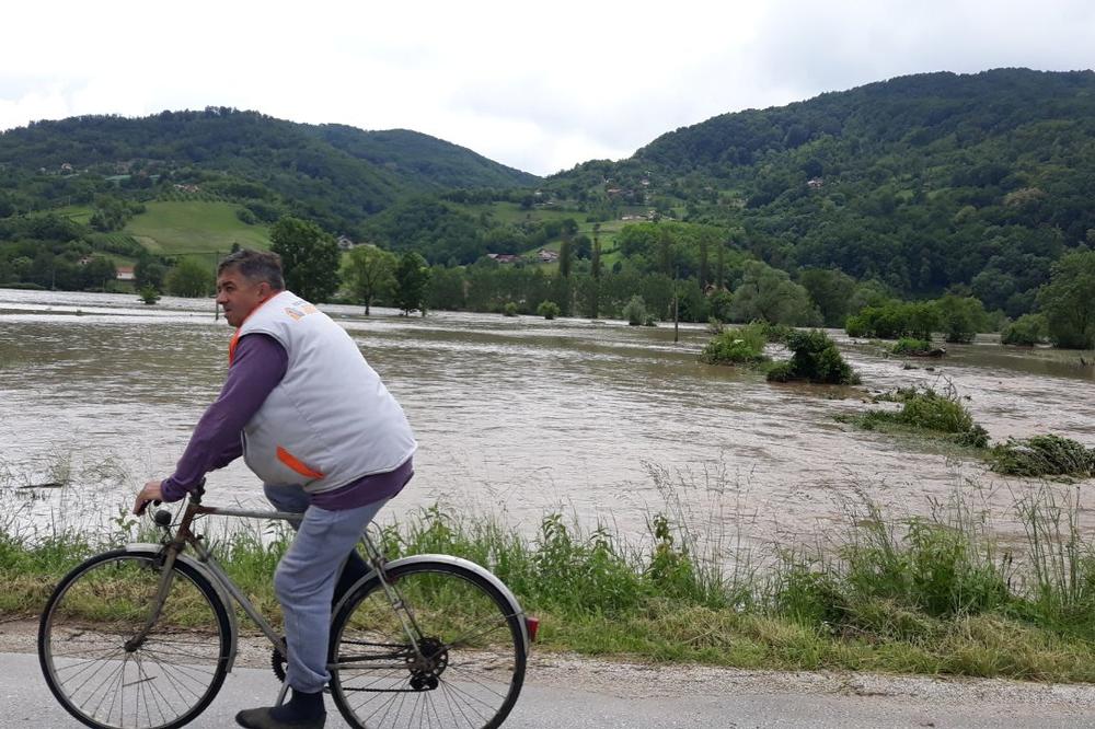 DRAMATIČNO UPOZORENJE RHMZ: Velika opasnost od poplava u narednih 48 sati! PRETE BUJICE NA 8 REKA