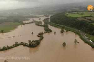 SNIMAK POTOPA U GRUŽI IZ VAZDUHA! Pogledajte kako izgledaju poplave snimljene dronom! (VIDEO)