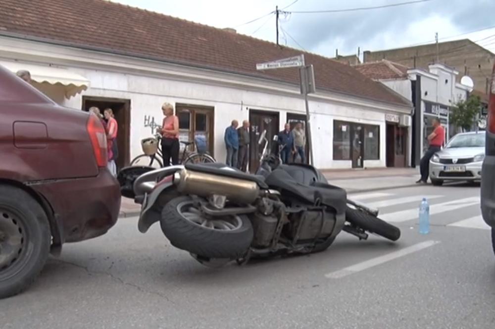 SAOBRAĆAJKA U OBRENOVCU: Izgubio kontrolu nad motorom pa se zakucao u dostavno vozilo (VIDEO)