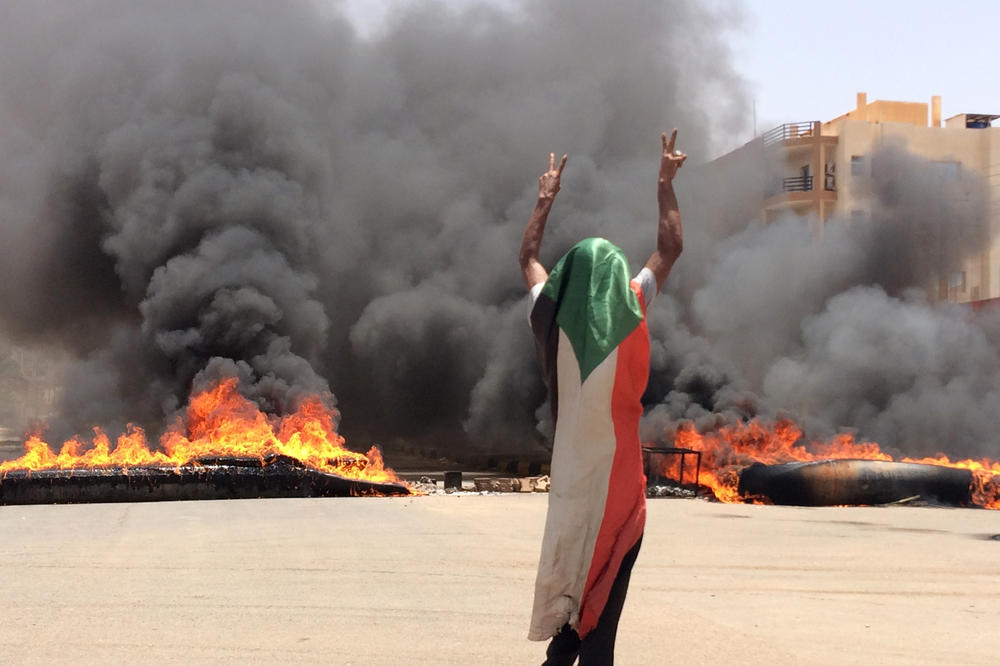 NILOM PLUTALO JOŠ 40 TELA: Više od 100 ljudi ubijeno na protestu kada je vojska Sudana upala u kamp demonstranata!