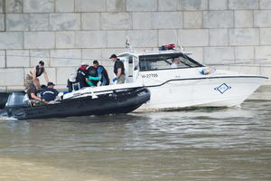 IZ DUNAVA IZVUČENE JOŠ DVE ŽRTVE STRAVIČNE NESREĆE: Traga se za još 15 ljudi sa turističkog broda koji je potonuo u Budimpešti!