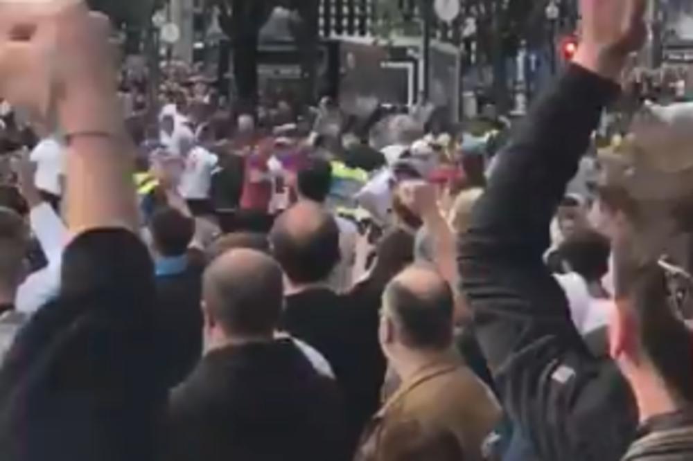 ENGLESKI NAVIJAČI DIVLJALI U PORTU: Haos na ulicama, gađali policiju flašama... Savez Engleske: Oni su sramota za naš tim! (VIDEO)