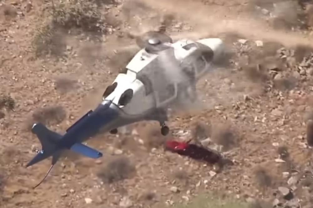 OVO JE MUČNO I GLEDATI: Helikopterom spasavali planinarku kad su nosila počela nekontrolisano da se okreću! Pravo je čudo kako je preživela ovu vrtešku! (VIDEO)