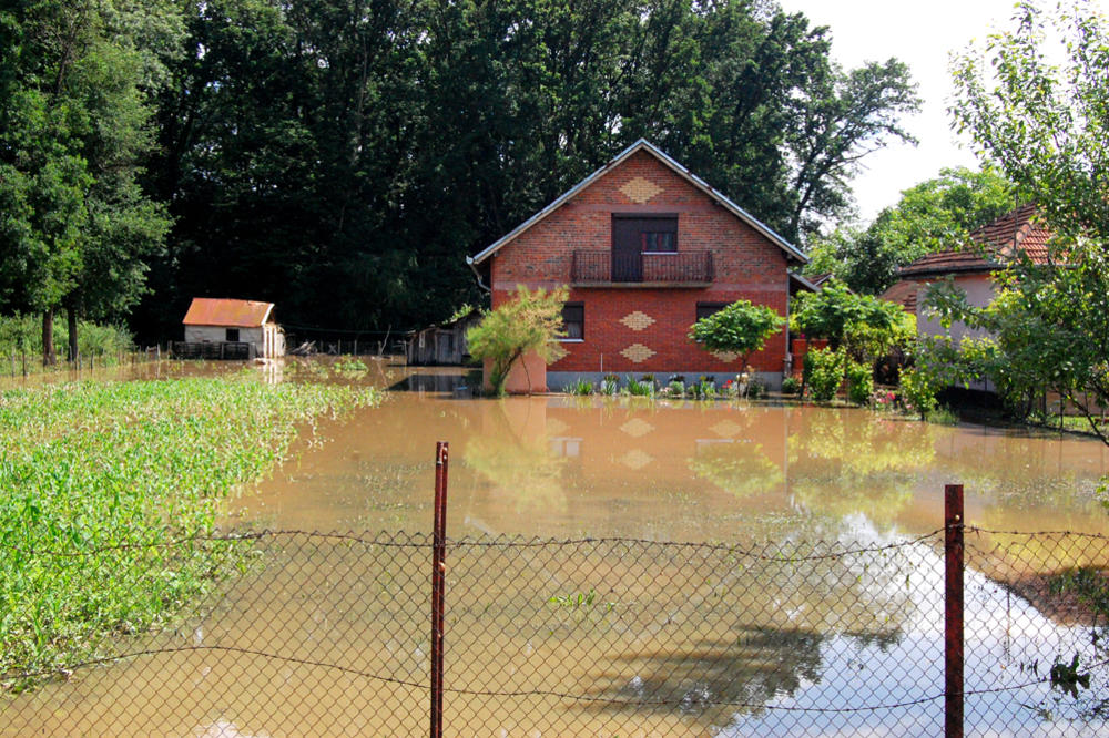 POČELA ASANACIJA TERENA I PROCENA ŠTETE: SRBIJO, POMOZI! Poplavljeni mole za volontere i mehanizaciju