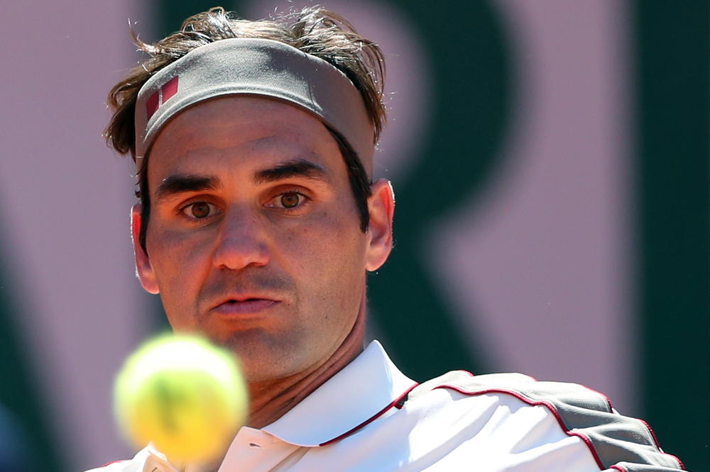 OVO SE VIĐA JEDNOM U ŽIVOTU: Ovako BESNOG Federera nikad niste videli! Navijači na Rolan Garosu se uplašili ljutog Švajcarca (VIDEO)