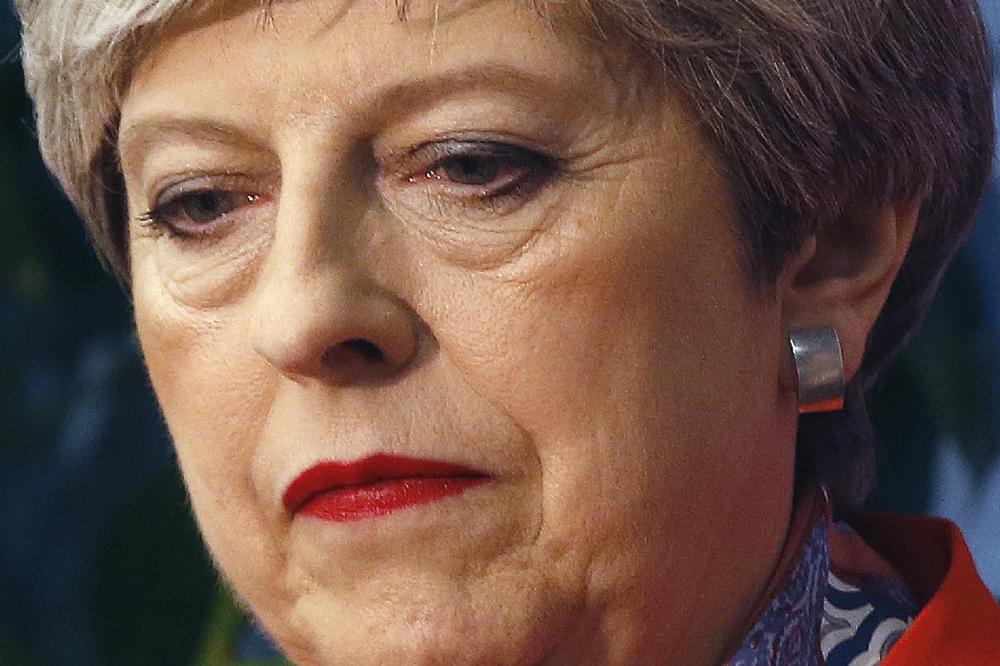 SAD JE I ZVANIČNO OTIŠLA: Britanska premijerka Tereza Mej podnela ostavku!