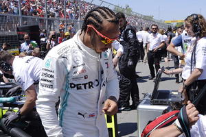 ŠOKANTNO JE ŠTO SVI SEDIMO U OVOJ SOBI! Luis Hamilton: Zabranjuju se putovanja, a Formula 1 se vozi (FOTO)