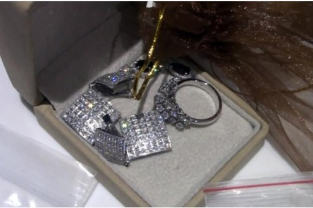 UKRALI DIJAMANTE VREDNE 3 MILIONA DOLARA: Uhapšeni radnici najvećeg svetskog proizvođača dijamanata! Ruska policija našla kod njih i 2,5 MILIONA u kešu! (VIDEO)