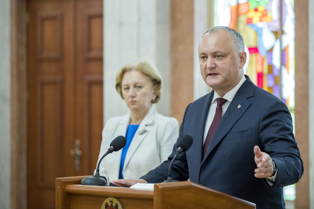 POLITIČKE IGRE BEZ GRANICA: Predsednika Moldavije Ustavni sud razrešio dužnosti ali on se ne obazire, pa poništio odluku o raspuštanju parlamenta i novim izborima!