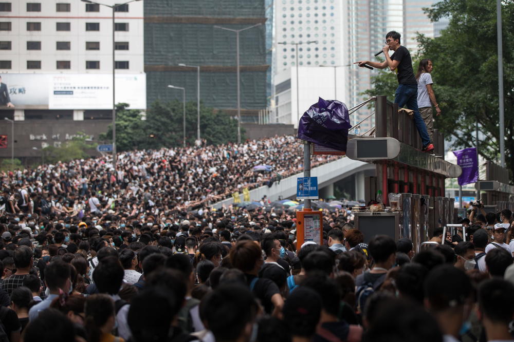POBEDA DEMONSTRANATA U HONGKONGU: Vlasti suspendovale donošenje zakona o izručenju građana Kini!