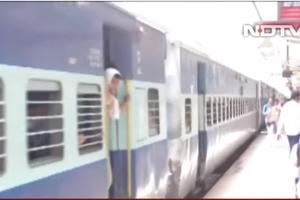 PAKLENE VRUĆINE KOBNE ZA PUTNIKE: U neklimatizovanom vozu umrla 4 Indijca (VIDEO)