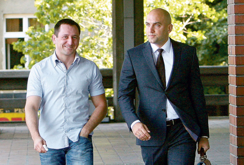 I ranije hapšen... Mihajlo Maksimović sa advokatom  Nemanjom Govedaricom