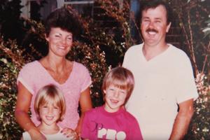 POSLE SUDARA JE DOŽIVEO AMNEZIJU: Porodica Australijanca preživela pakao koji je trajao 23 godine! Mudri policajac rešio sve!
