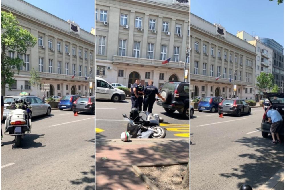 KURIR NA LICU MESTA: Sudar u Bulevaru, oboren motociklista! Saobraćaj nakratko zaustavljen, pa pušten (FOTO)