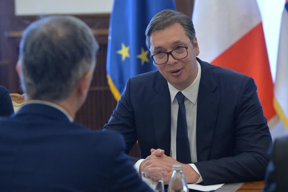 VUČIĆ ZAHVALIO MAKRONU ZA PODRŠKU NASTAVKU DIJALOGA: Sastanak s francuskom parlamentarnom delegacijom