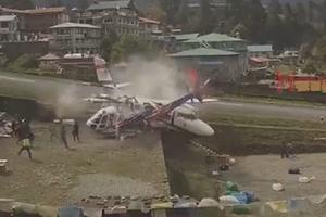 AVION NALETEO NA HELIKOPTER I RAZNEO GA! Pojavio se snimak nesreće iz Nepala! (VIDEO)