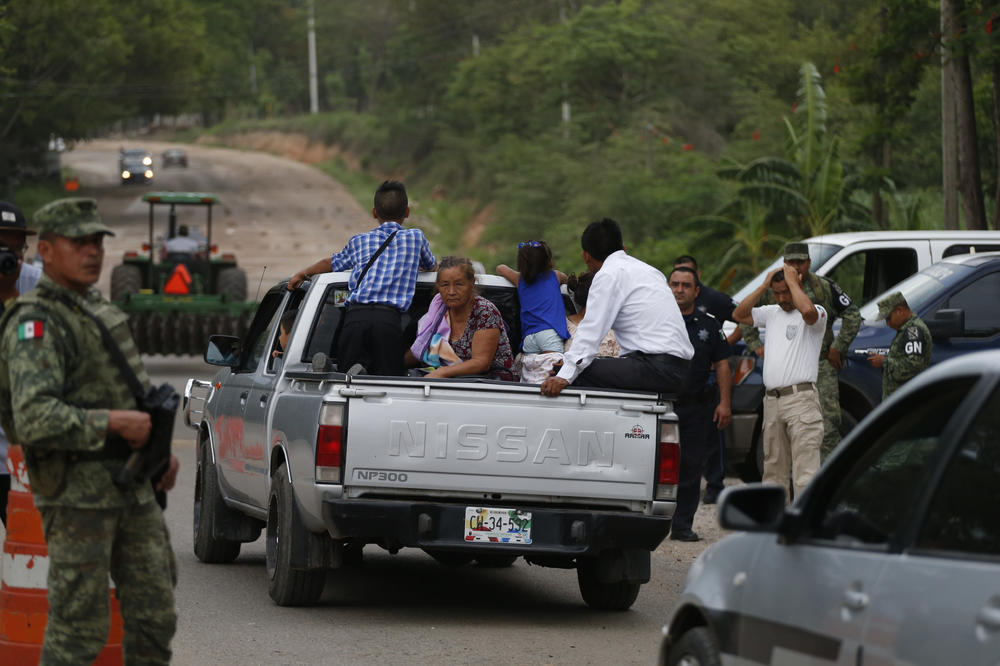 MIGRANTSKA KRIZA U MEKSIKU: U 4 kamiona pronašli oko 800 migranata!