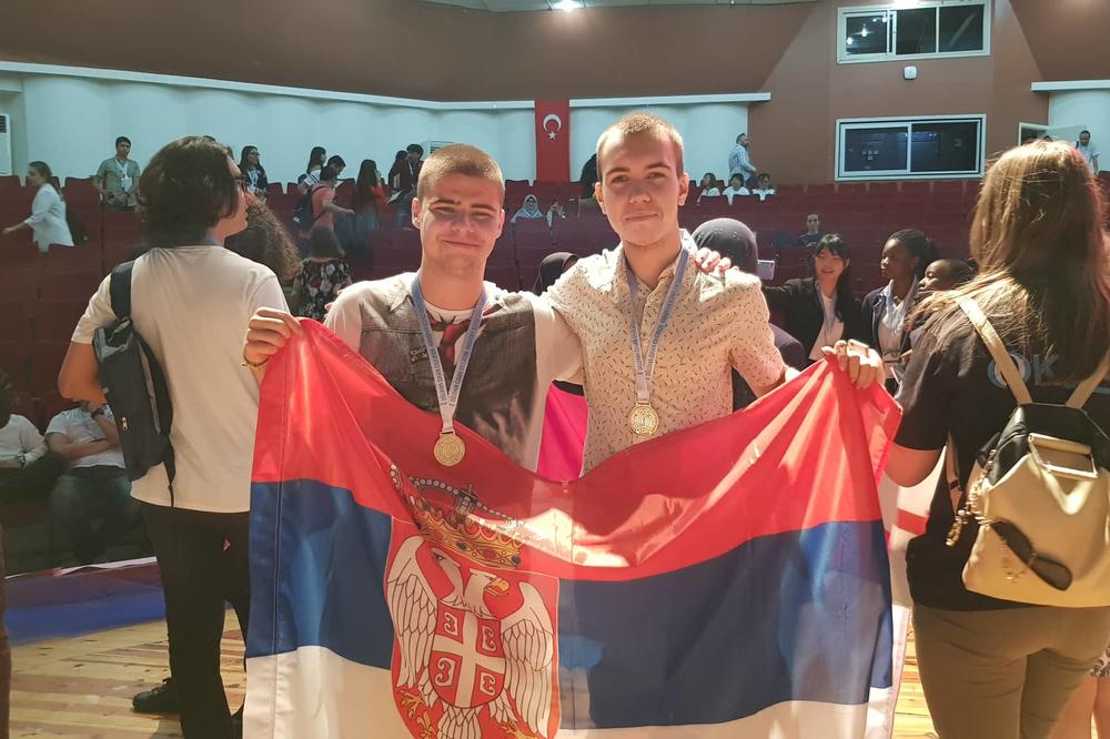 USPEH POLAZNIKA REGIONALNOG CENTRA ZA TALENTE BEOGRAD 2 NA SAJMU NAUKE U TURSKOJ: Dve zlatne, i po jedna srebrna i bronzana medalja