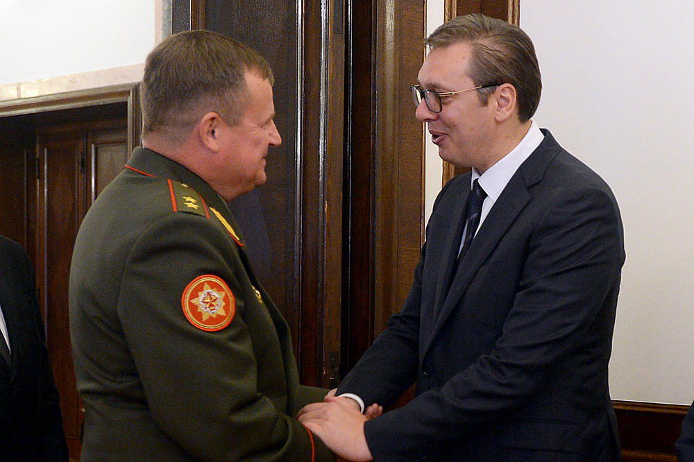 VAŽAN SASTANAK NA ANDRIĆEVOM VENCU: Vučić s ministrom odbrane Belorusije (FOTO)