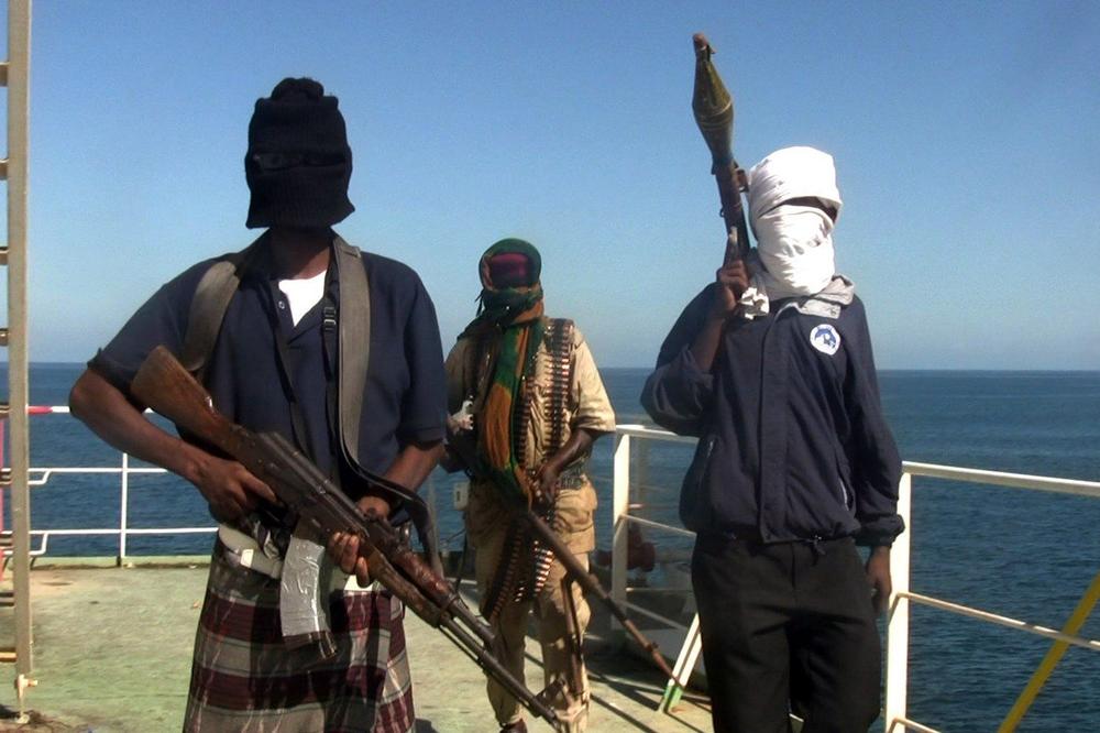 PIRATI OTELI SRBE! DRAMA NA MORU: 7 ljudi kidnapovano sa broda u Gvinejskom zalivu, osmoro uspelo da se spasi, evo kako