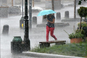 CELA SRBIJA U ŽUTOM METEOALARMU! RHMZ IZDAO NOVO UPOZORENJE: Spremite se za pljuskove, oluju i grad! Od 25. juna STIŽE NAM PROMENA! (FOTO)