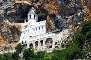ČUDESNI OSTROG: Sve o nastanku manastira, čudima, životu Svetog Vasilija... SPECIJAL KURIRA!