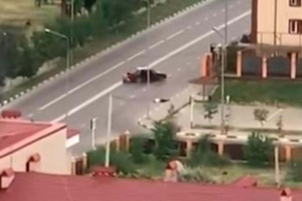 FILMSKA POTERA U GROZNOM: Pobesneli vozač nožem isekao 2 policajca i to mu je BILO POSLEDNJE (VIDEO)