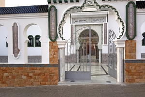 UPALI U DŽAMIJU I POČELI DA PUCAJU USRED MOLITVE: Napadnuta džamija u Ceuti, španskoj enklavi na severu Afrike! (FOTO)
