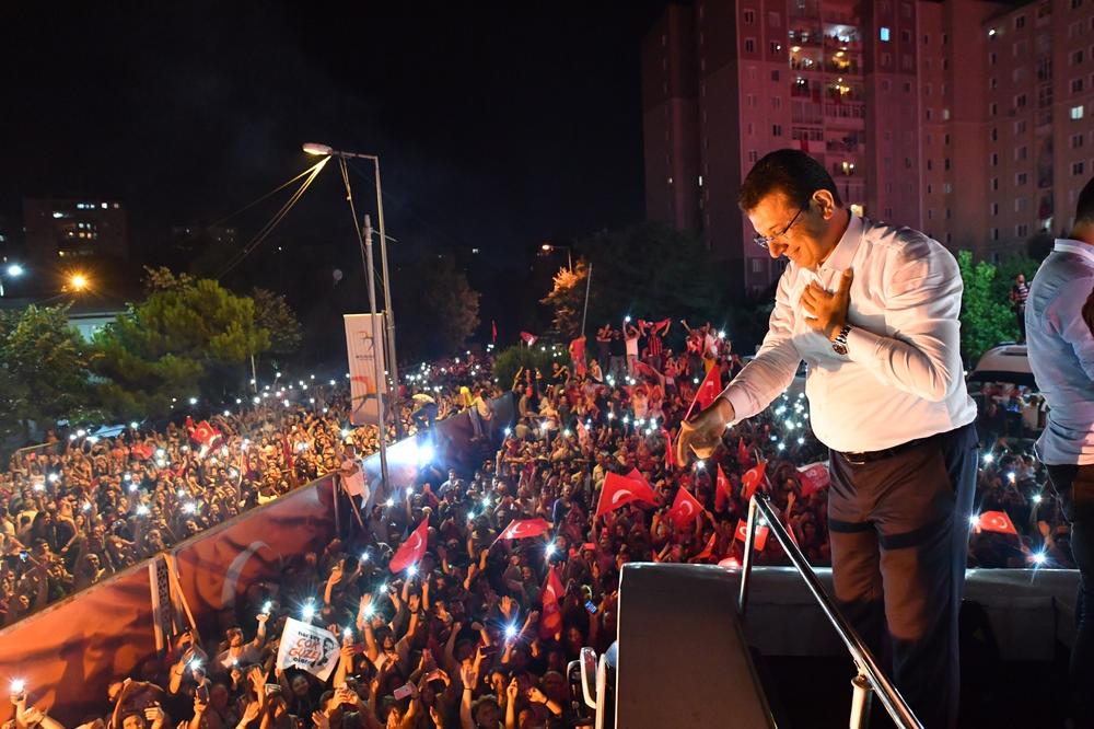 NAJOZBILJNIJI ERDOGANOV PROTIVNIK UKLONJEN IZ POLITIKE: Da li predsednik Turske sklanja rivale koji mogu da ga pobede na izborima?
