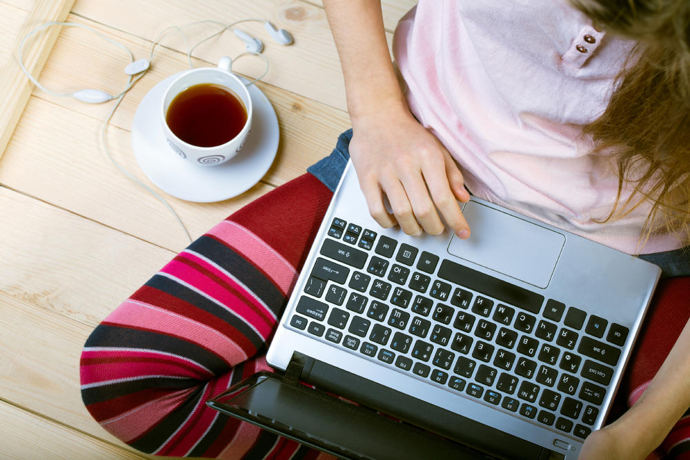laptop, devojka, kafa