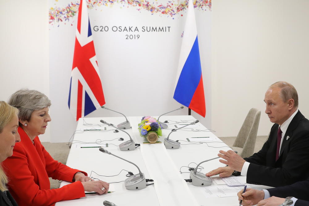 PUTIN SE SASTAO SA MEJOVOM: Britanska premijerka traži privođenje dvojice Rusa zbog trovanja Skripalja