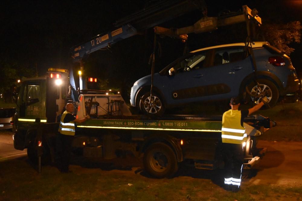 BAHATIM VOZAČIMA NA UŠĆU PAUK ODNEO AUTOMOBILE: Više od 100 kola noćas pokupljeno, nisu pošteđena ni luksuzna vozila! (FOTO)