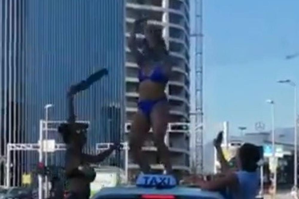 STRIPTIZ USRED DANA: Vesele turistkinje na krovu automobila priredile neviđen šou (VIDEO)