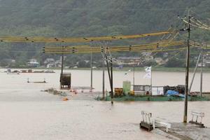 HITNA EVAKUACIJA U JAPANU: 800.000 ljudi beži pred potopom! Posle kiše proradila klizišta! (VIDEO)