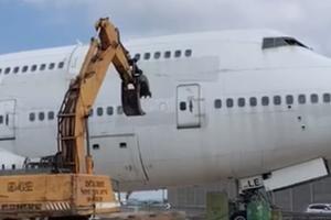 OVAKO UMIRE DŽAMBO DŽET: Izraelska kompanija prizemljila dva moćna aviona, evo kako izgleda njihovo uništenje (VIDEO)