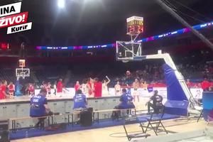 RUSI SA BUBNJEM UŠLI U ARENU: Košarkašice Rusije imaju sjajnu podršku u Beogradu (KURIR TV)